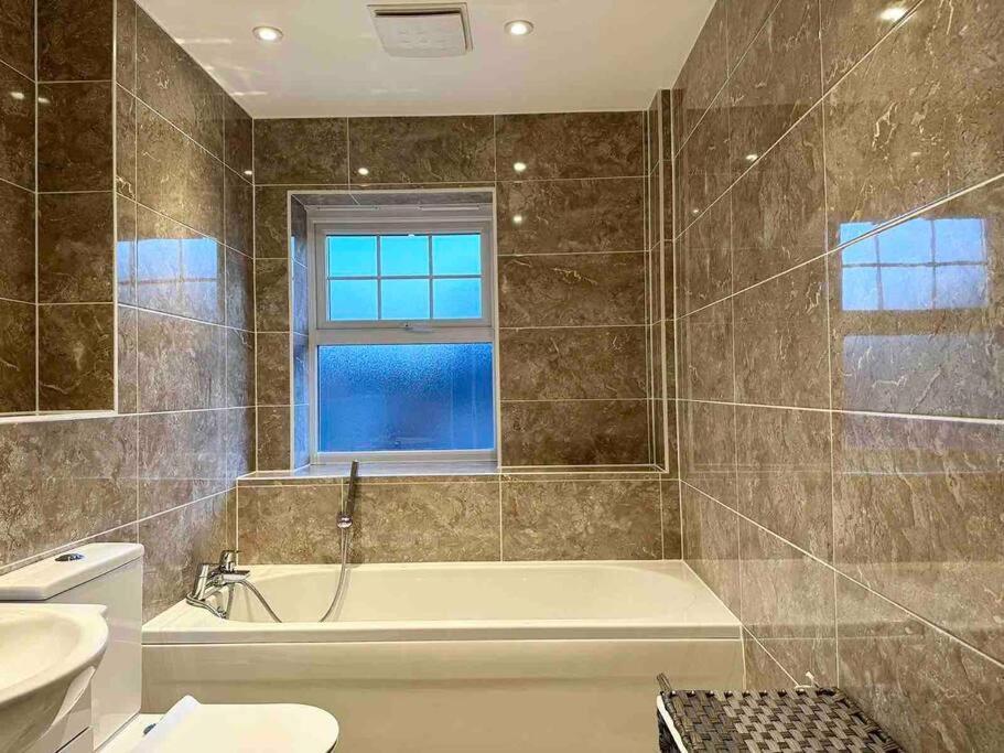 Serene Home Ideally Connected To Central London Bromley Exterior foto