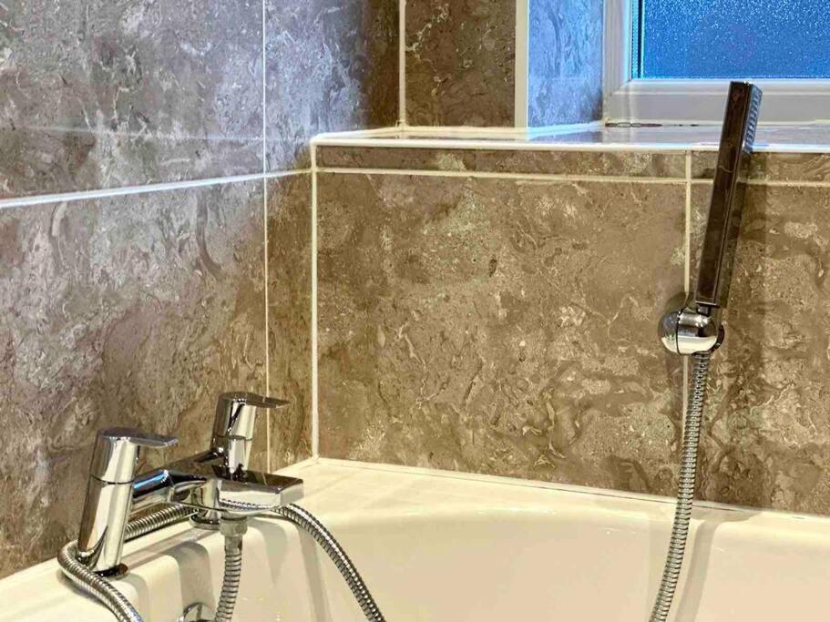 Serene Home Ideally Connected To Central London Bromley Exterior foto