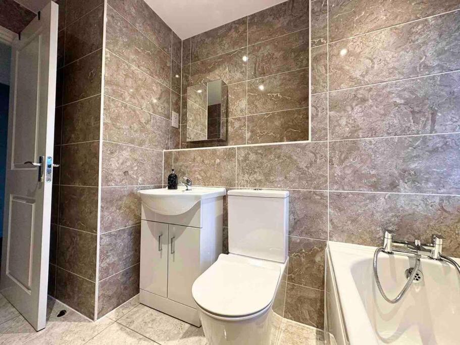 Serene Home Ideally Connected To Central London Bromley Exterior foto